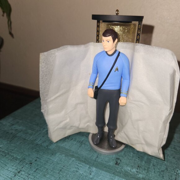 Star Trek Hallmark Keepsake Ornament Dr. Leonard McCoy 1996 Collectible - Picture 4 of 4